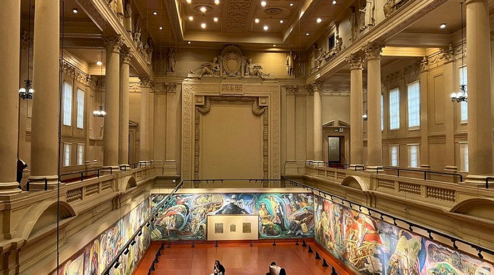 The building's three floors encompass a display area exceeding 3,000 square meters